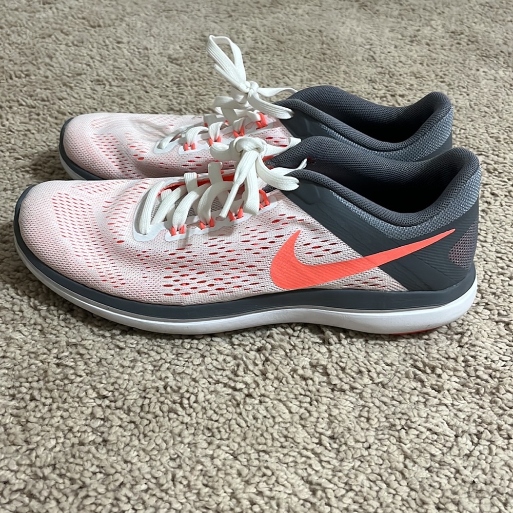 Nike Flex 2017 RN Sneakers Athletic Running Shoe 830751-101 Womens Size 8 White